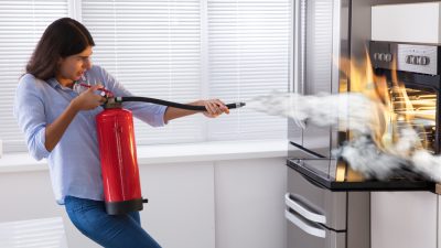 femme-cuisine-incendie