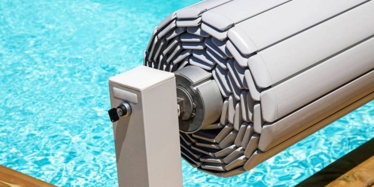 Faut-il couvrir sa piscine en été ?