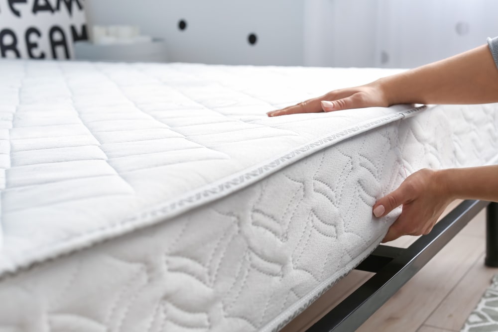 femme-choisi-matelas