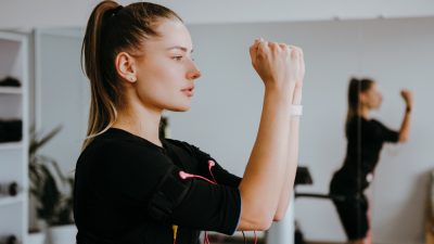 femme-electrostimulation-appareil