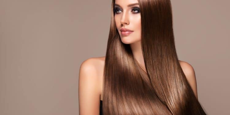 femme cheveux lisse