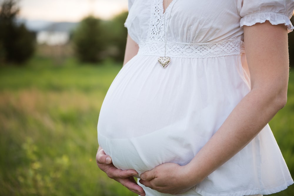 femme enceinte porte bola de grossesse