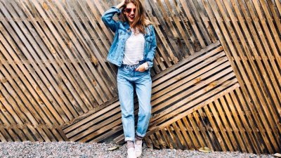 femme porte jean droit