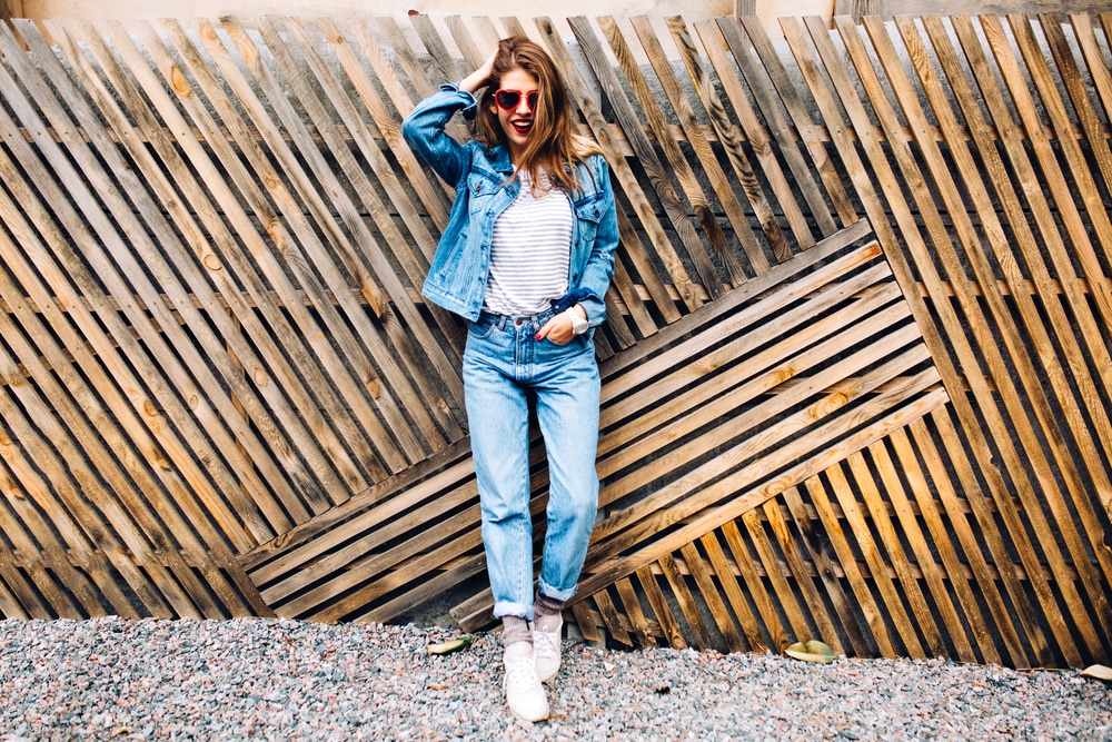 femme porte jean droit